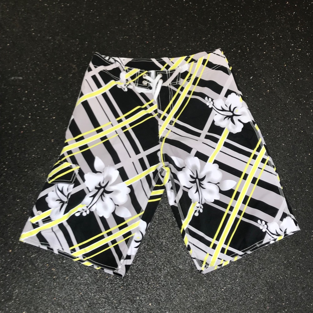 Men’s dual function boardshorts